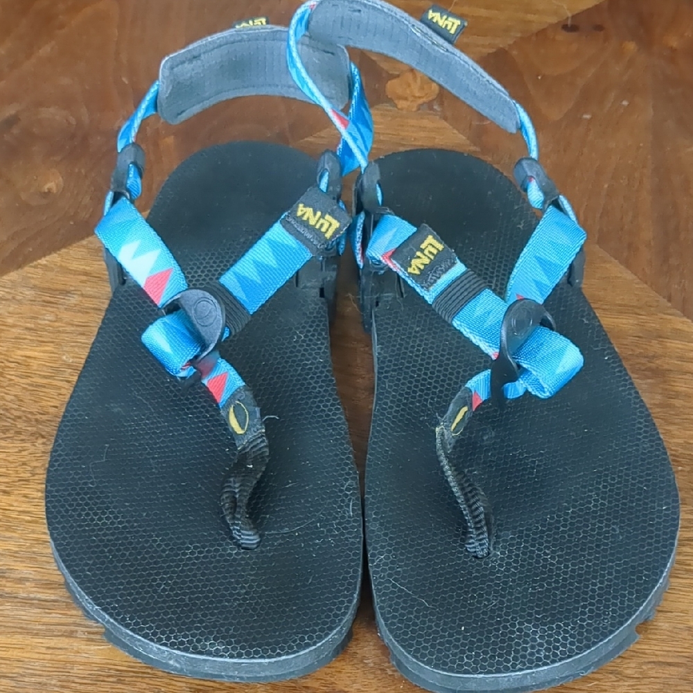 LUNA Women's Black and Blue Sandals
